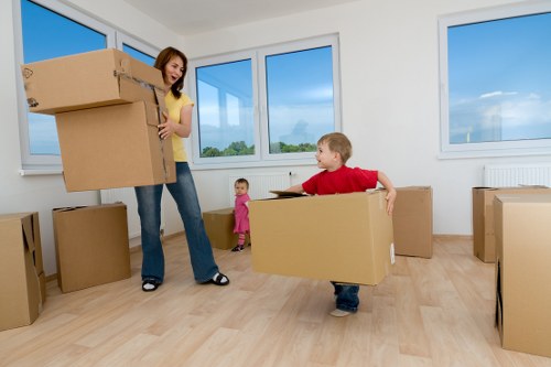 Trusted unpacking service ensuring item safety